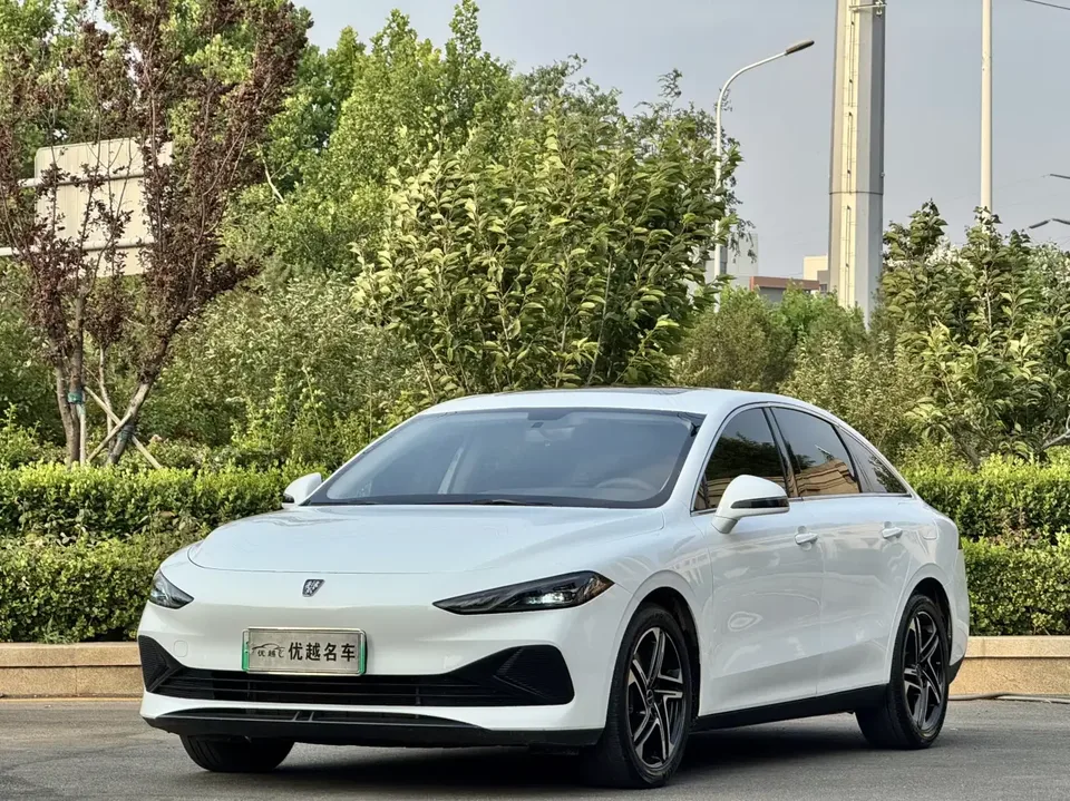 Roewe D7 DMH Roewe D7 DMH 2023 125 Beyond Edition 2024 — фото 1, купить с доставкой в Москву