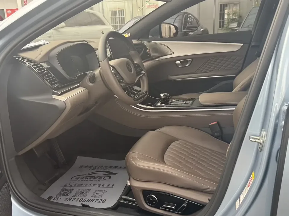 BYD Han DM Chinese DM 2022 DM-i 121KM Premium 2023 — thumbnail 3