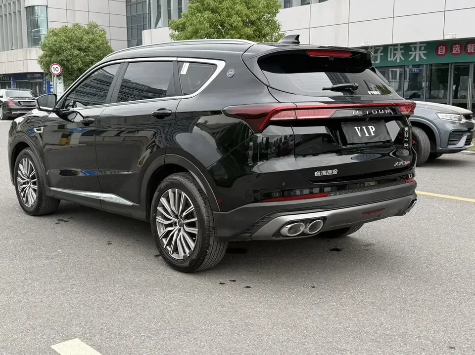Jetour Jietu X70 PLUS Jietu X70 PLUS 2024 Champion Edition 1.5T DCT Champion MAX 7 Seaters 2025 — thumbnail 4