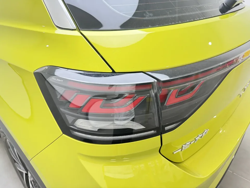 Volkswagen T-Roc TANG 2023 300TSI DSG Starlight Edition 2023 — thumbnail 4
