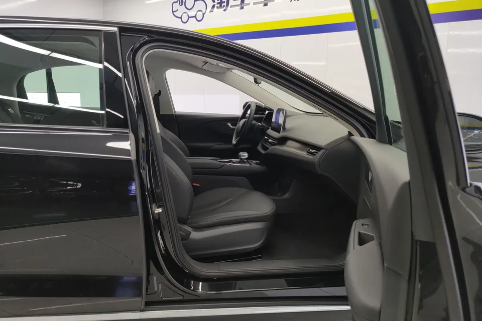 Hongqi E-QM5 Hongqi E-QM5 2023 Modified basic travel version 2024 — thumbnail 5
