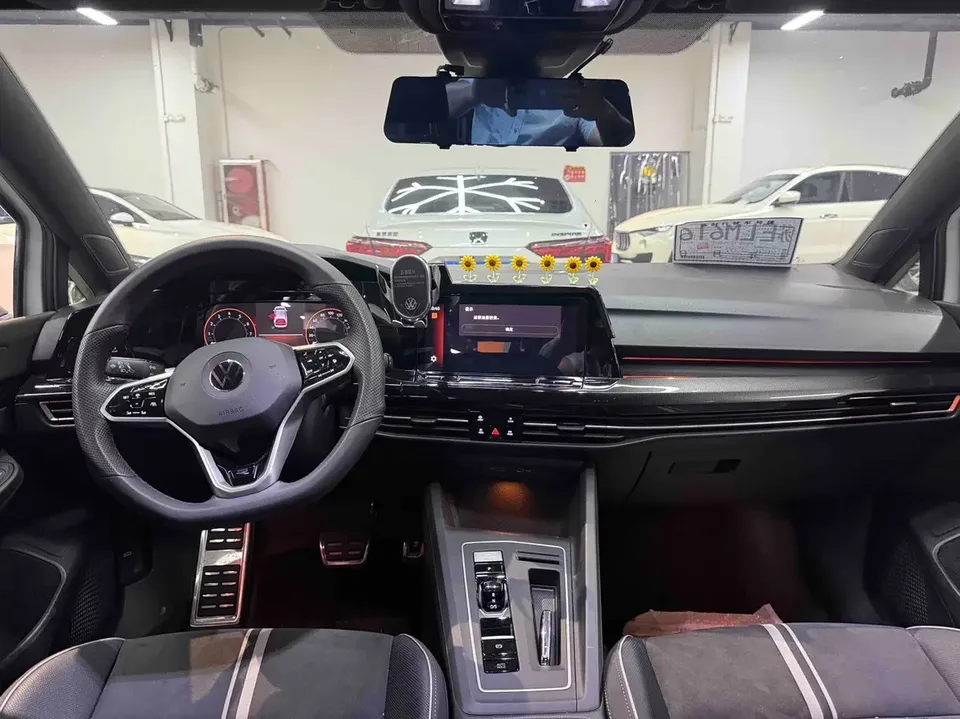 Volkswagen Golf golf 2023 280TSI DSG R-Line facelift 2024 — thumbnail 3