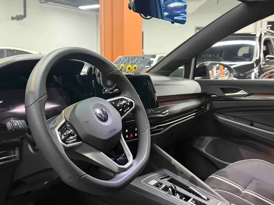 Volkswagen Golf golf 2023 280TSI DSG R-Line facelift 2024 — thumbnail 4