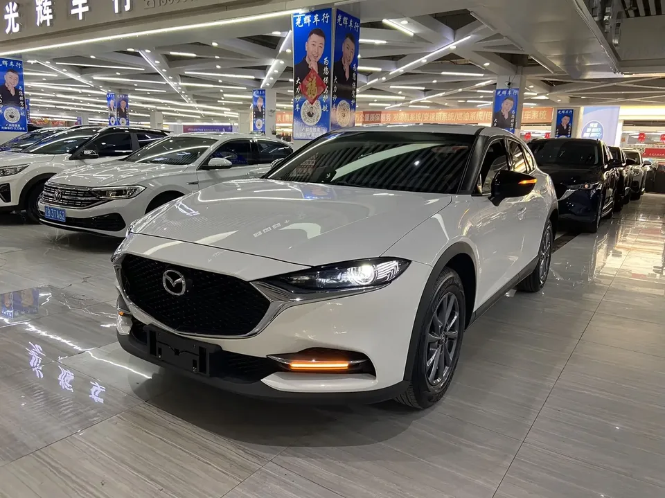 Mazda CX-4 Mazda CX-4 2021 2.0L 2WD Blue Sky Vitality Edition 2023 — photo 1, buy with delivery to Moscow