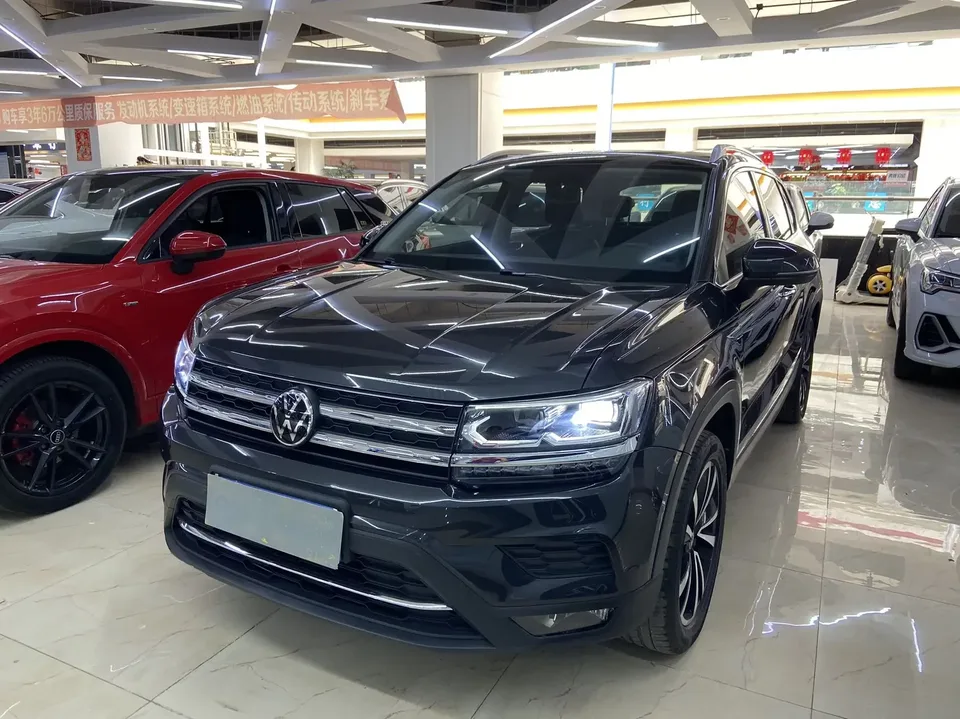 Volkswagen Tharu tuyue 2022 280TSI 2WD Deluxe Edition 2022 — photo 1, buy with delivery to Moscow