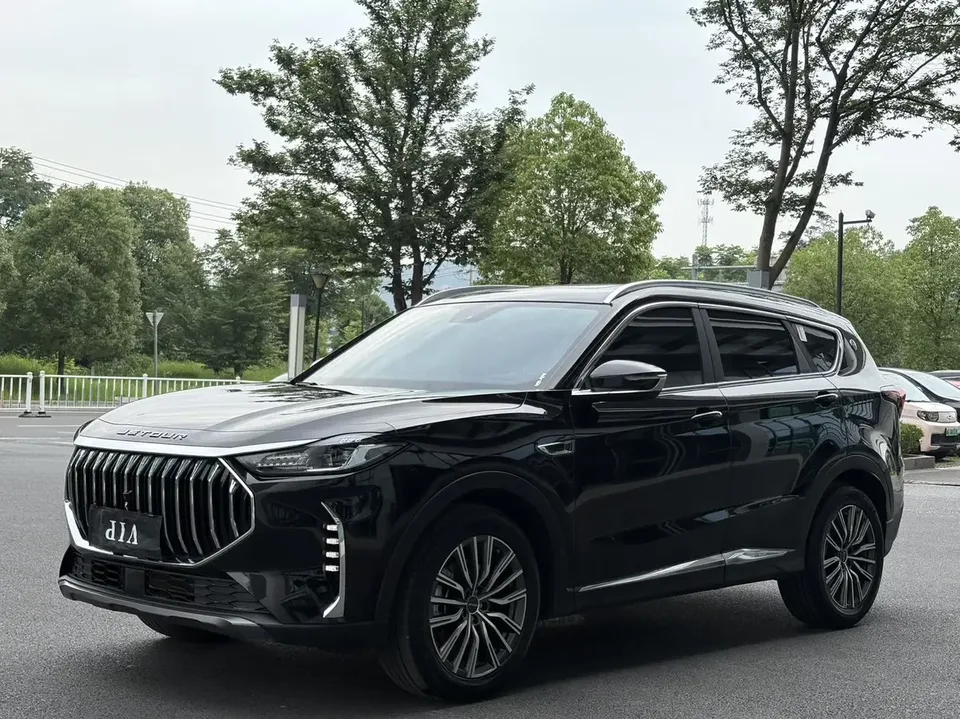 Jetour Jietu X70 PLUS Jietu X70 PLUS 2024 Champion Edition 1.5T DCT Champion MAX+ 7 Seaters 2024 — photo 1, buy with delivery to Moscow