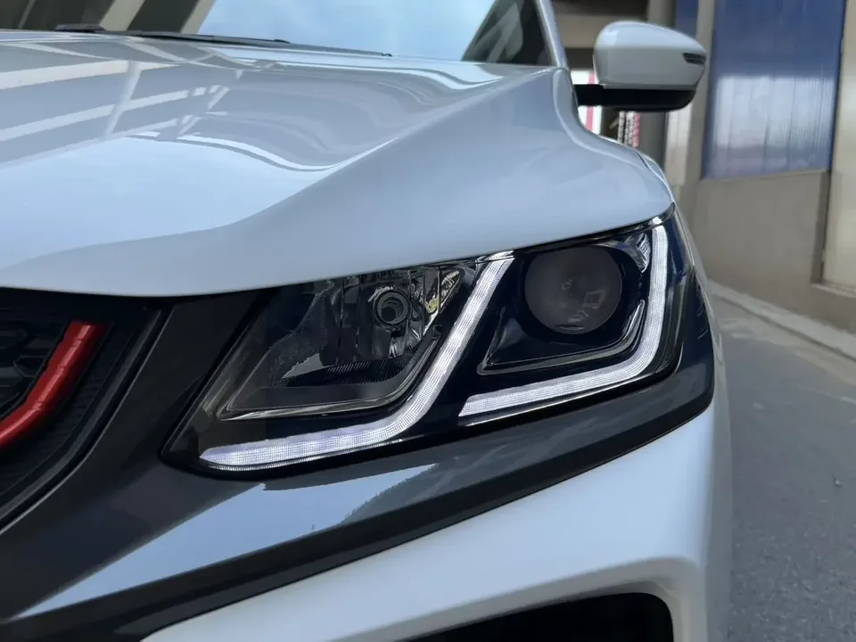 Geely Coolray SX11 Binyue 2021 240T DCT Platinum Edition 2022 — thumbnail 3