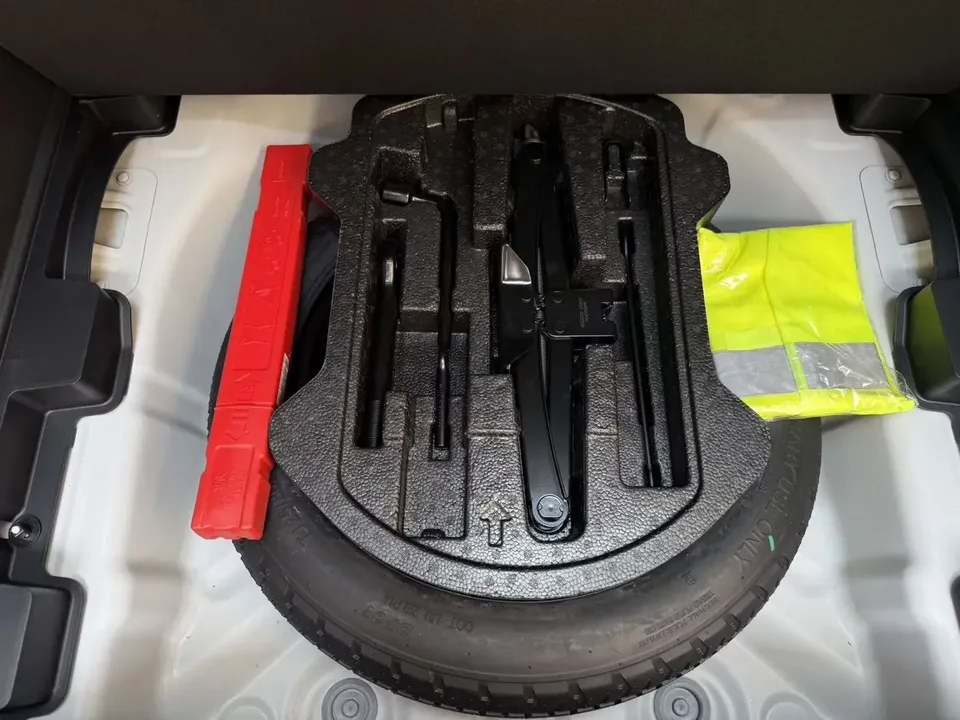 Geely Coolray SX11 Binyue 2021 240T DCT Platinum Edition 2022 — thumbnail 4