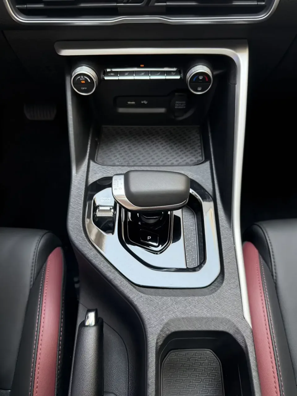Geely Coolray SX11 Binyue 2021 240T DCT Platinum Edition 2022 — thumbnail 5