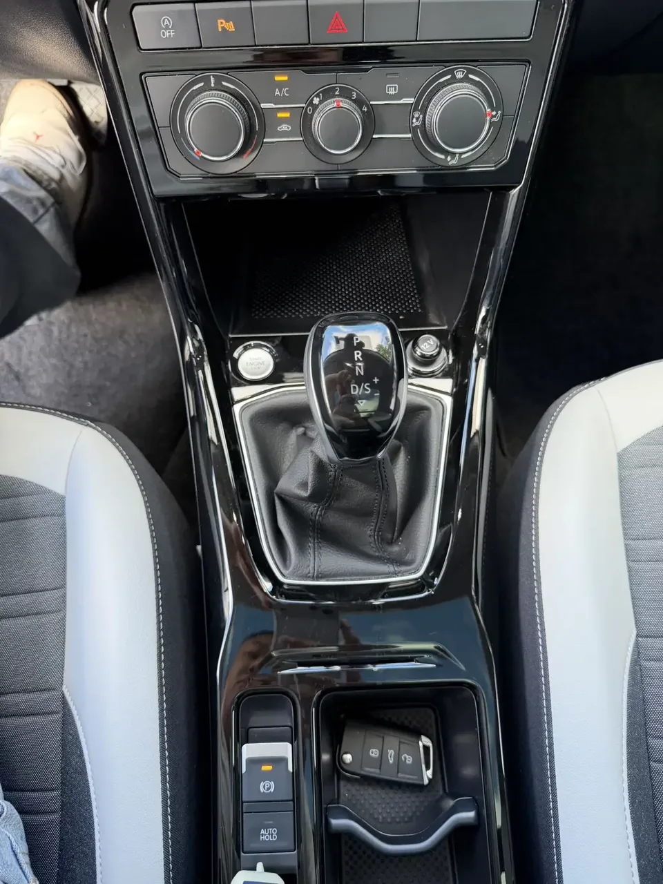 Volkswagen Tharu tuyue 2025 New 1.5L Sharp Edition 2026 — thumbnail 3