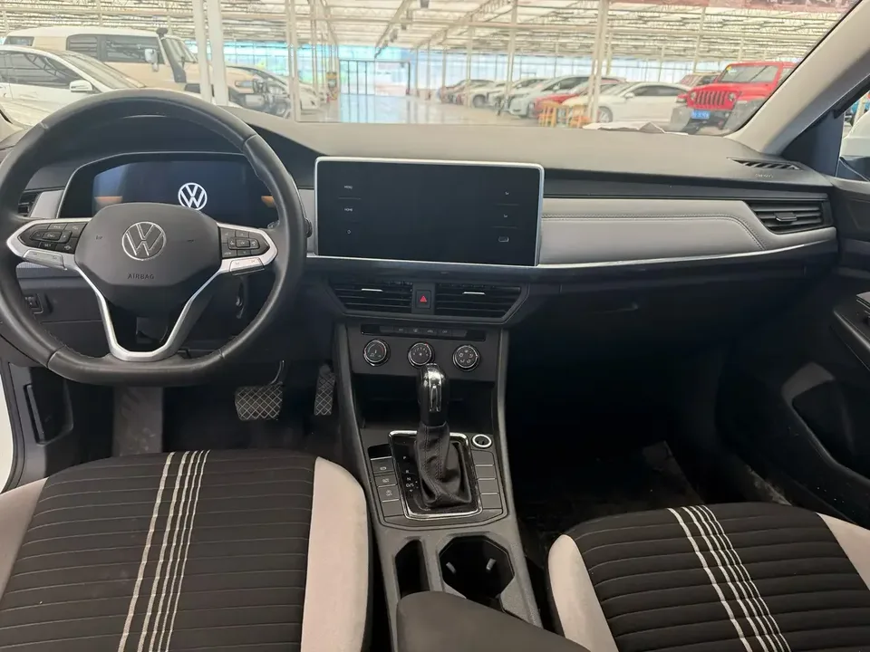 Volkswagen Bora Bora 2023 200TSI DSG Free Travel Edition 2023 — thumbnail 3