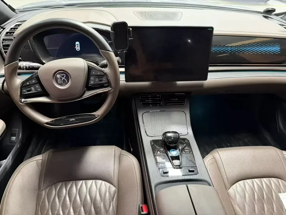 BYD Han DM Chinese DM 2022 DM-i 121KM Premium 2022 — thumbnail 3