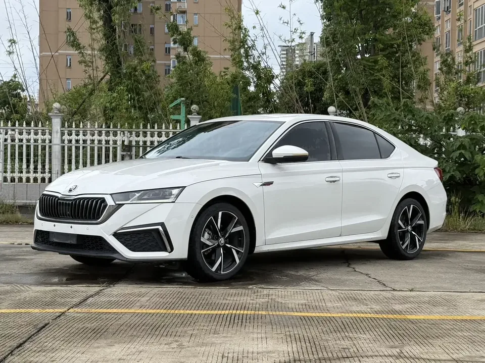 Skoda Octavia Octavia 2022 PRO TSI280 DSG Premium Edition 2023 — photo 1, buy with delivery to Moscow