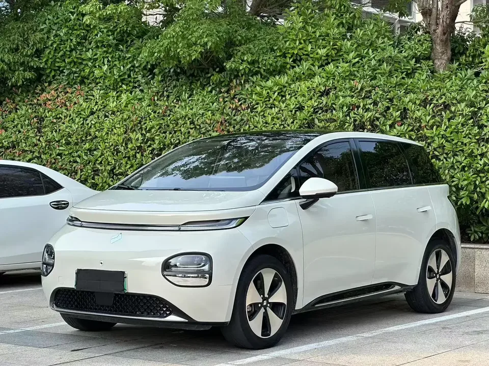 Baojun clouds clouds 2023 460 Max 2023 — photo 1, buy with delivery to Moscow