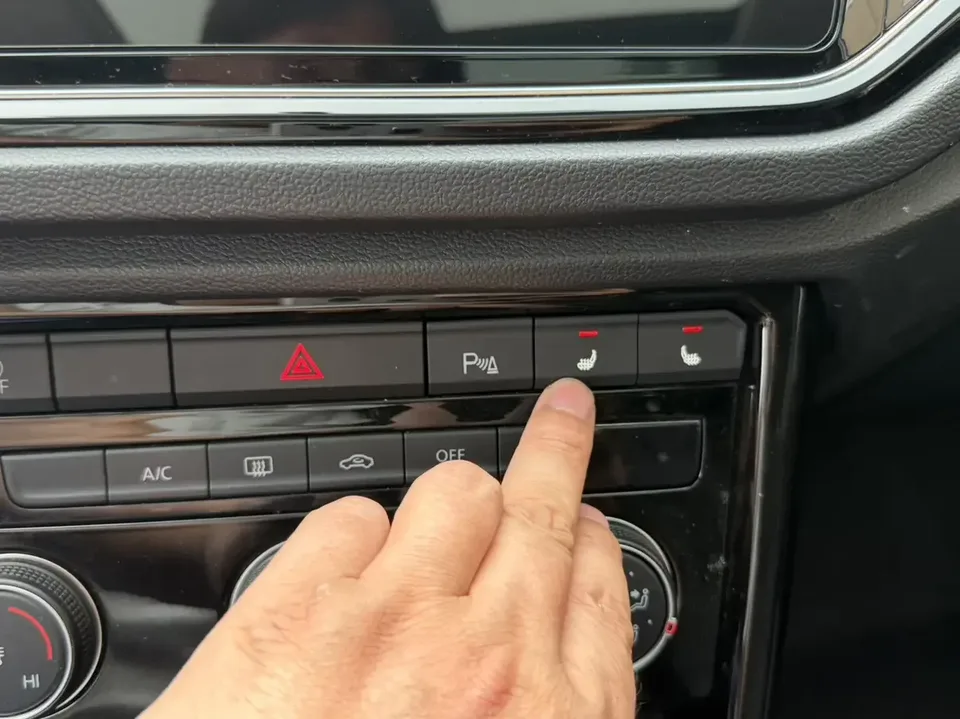 Volkswagen T-Roc TANG 2022 280TSI DSG 2WD Comfort PLUS 2022 — thumbnail 2
