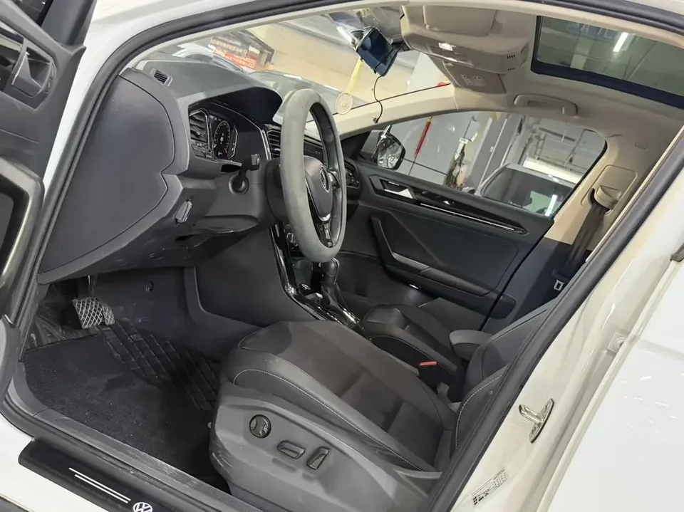Volkswagen T-Roc TANG 2022 280TSI DSG 2WD Comfort PLUS 2022 — thumbnail 3