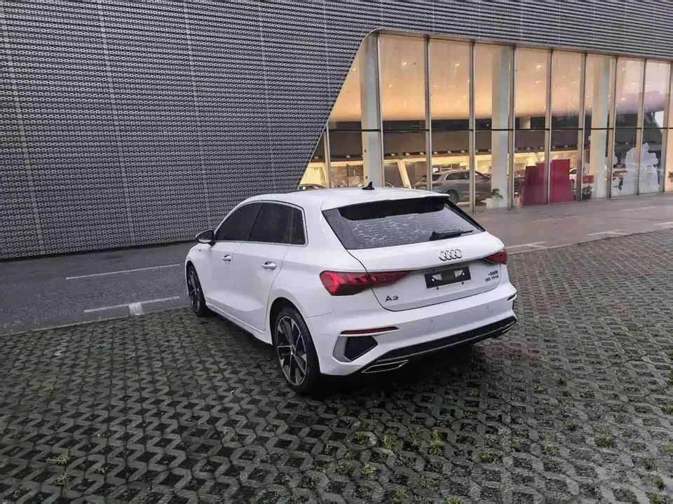 Audi A3 Audi A3 2022 Sportback 35 TFSI Stylish and sporty 2022 — миниатюра 4