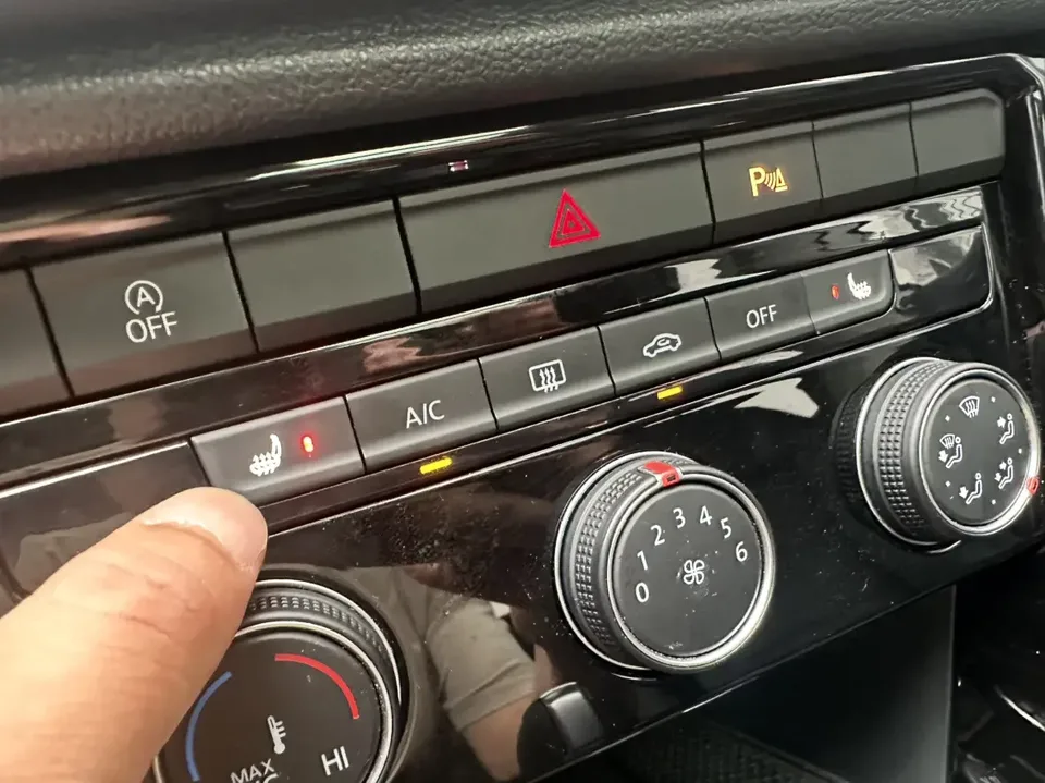Volkswagen T-Roc TANG 2022 280TSI DSG 2WD Comfort PLUS 2022 — thumbnail 3