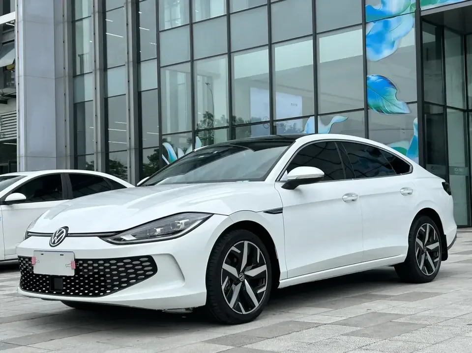 Volkswagen Lamando Lingdu 2024 Lingdu L 280TSI DSG Cool Edition 2024 — photo 1, buy with delivery to Moscow