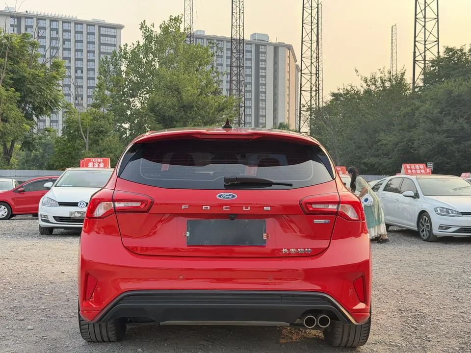 Ford Focus fox 2020 Hatchback EcoBoost 180 Automatic ST Line 2022 — thumbnail 2