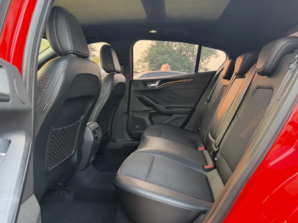 Ford Focus fox 2020 Hatchback EcoBoost 180 Automatic ST Line 2022 — thumbnail 4