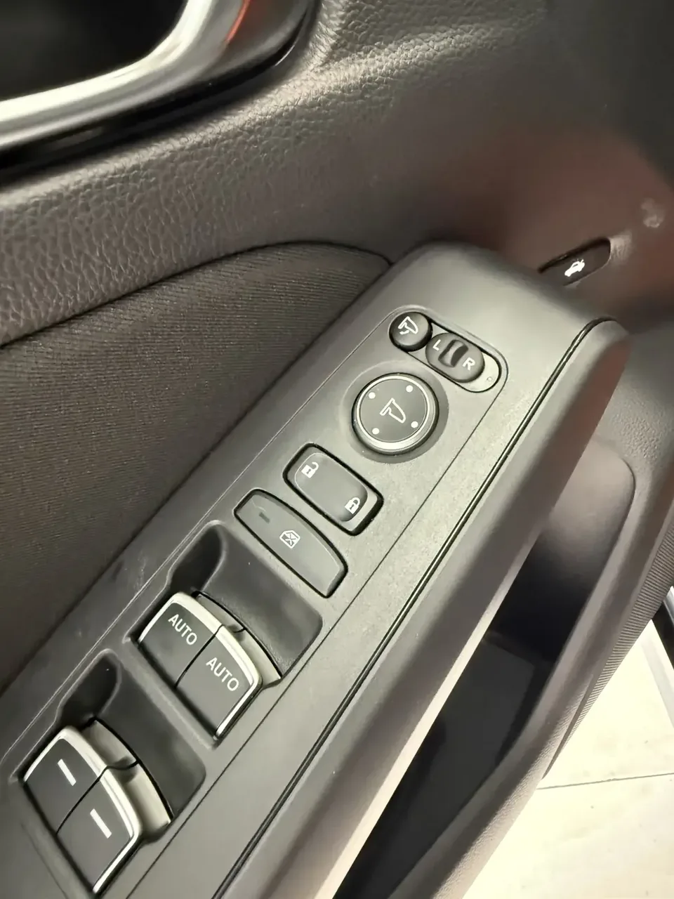 Honda CIVIC Civic 2023 240TURBO CVT Fuel Edition 2024 — thumbnail 3