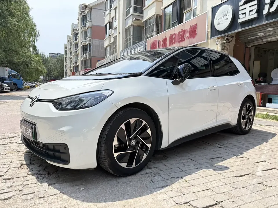 Volkswagen ID.3 Volkswagen ID.3 2025 Smart Pure Smart Edition 2024 — photo 1, buy with delivery to Moscow