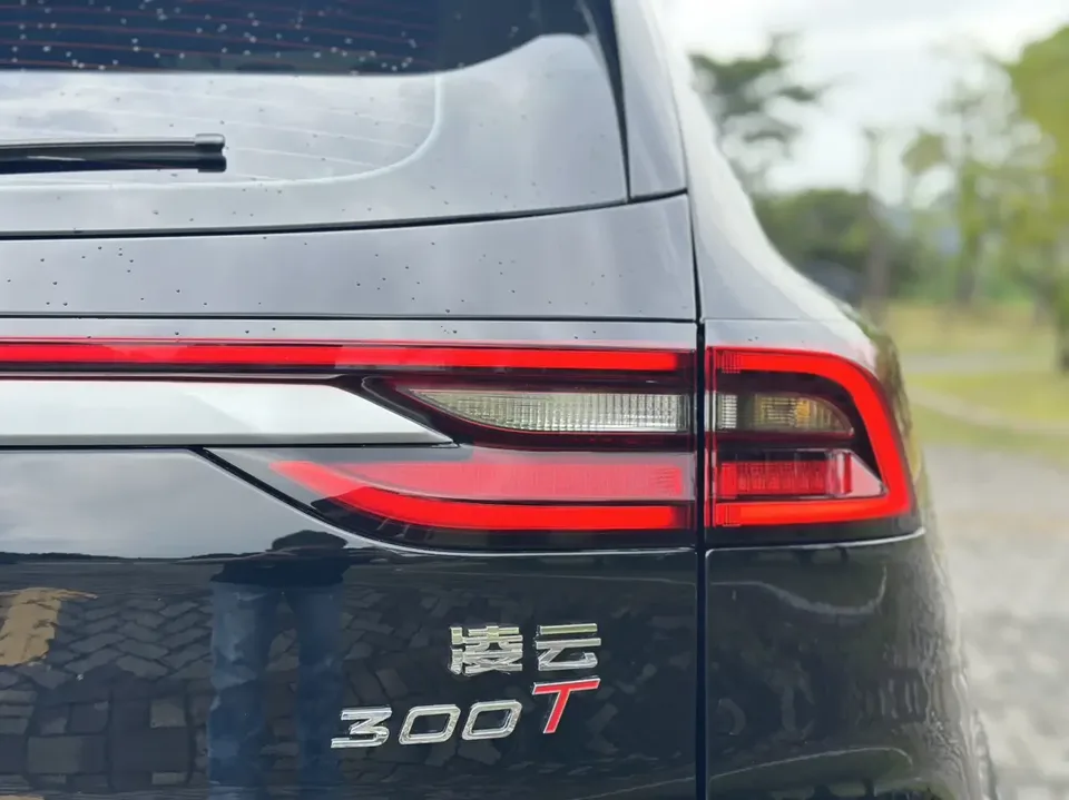 Exeed TXL Stars in the clouds 2025 300T 2WD Night Edition 2025 — thumbnail 3
