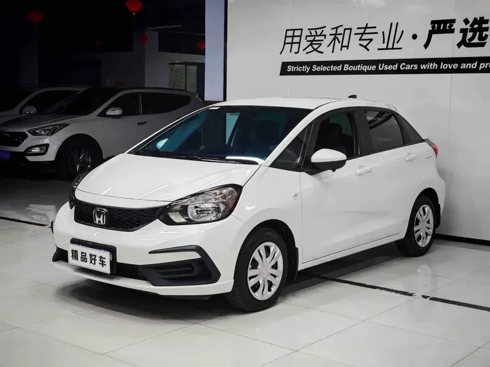 Honda FIT Fit 2023 1.5L CVT Trendy Edition 2024 — photo 1, buy with delivery to Moscow