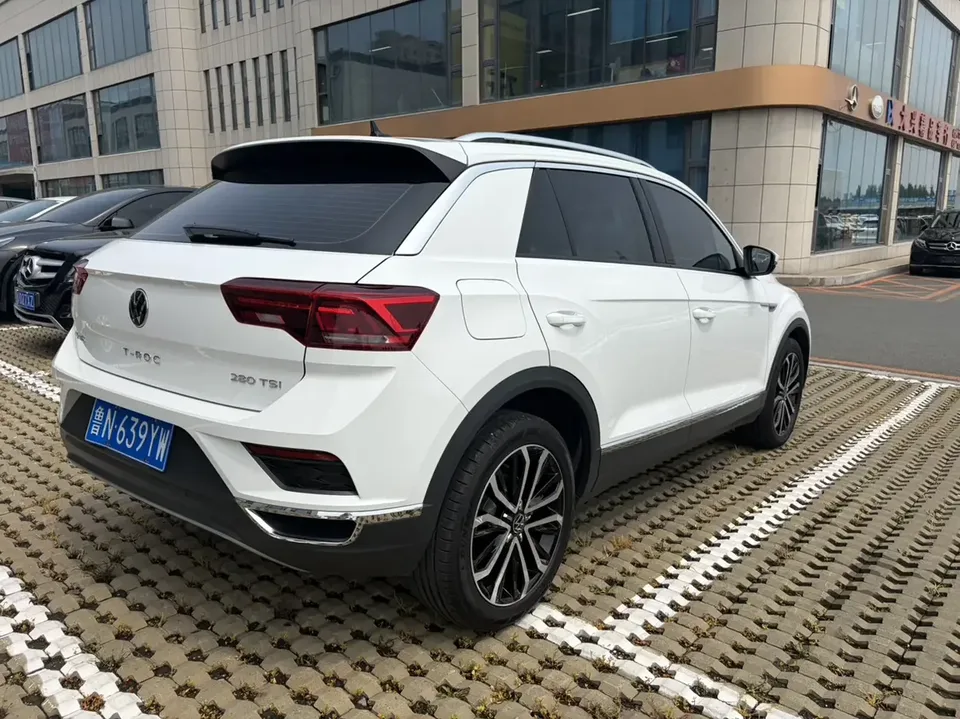 Volkswagen T-Roc TANG 2022 280TSI DSG 2WD Comfort PLUS 2023 — миниатюра 2