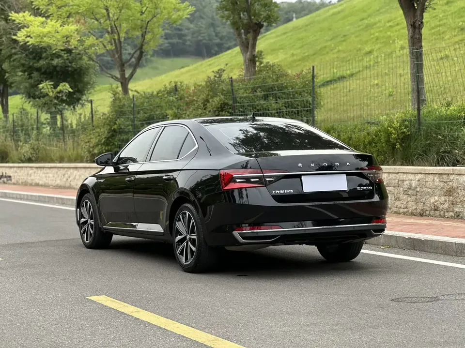 Skoda Superb Speedy 2023 Modified TSI280 DSG Premium Edition 2023 — thumbnail 2