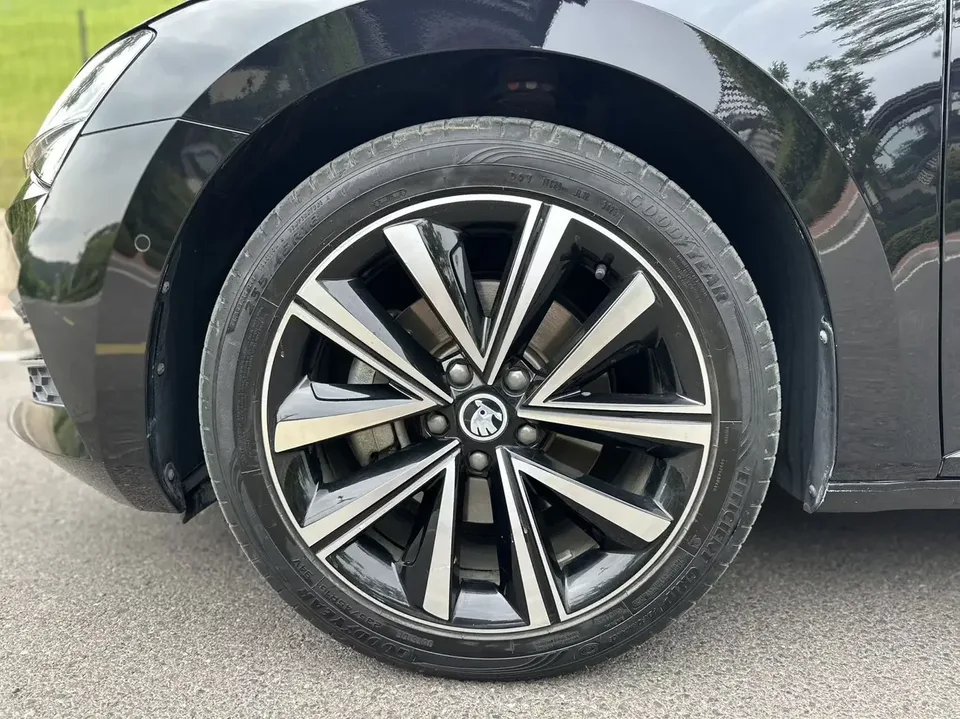 Skoda Superb Speedy 2023 Modified TSI280 DSG Premium Edition 2023 — thumbnail 3