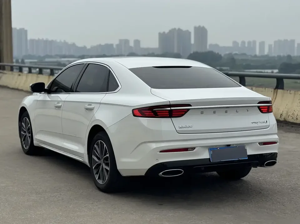 Geely Preface Xing Rui 2025 1.5T Dongfang Yao Fuyao Edition 2025 — thumbnail 4