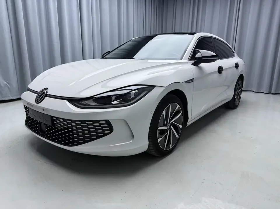 Volkswagen Lamando Lingdu 2022 Lingdu L 280TSI DSG Super Hot Flagship Edition 2023 — photo 1, buy with delivery to Moscow