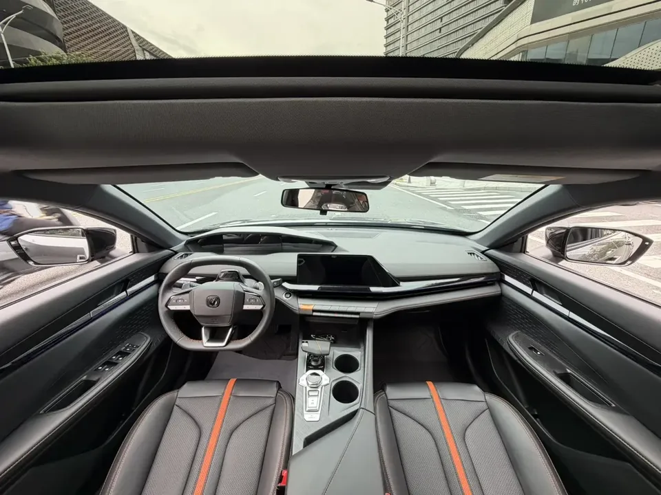 Changan UNI-V Changan UNI-V 2024 1.5T Premium 2024 — thumbnail 4