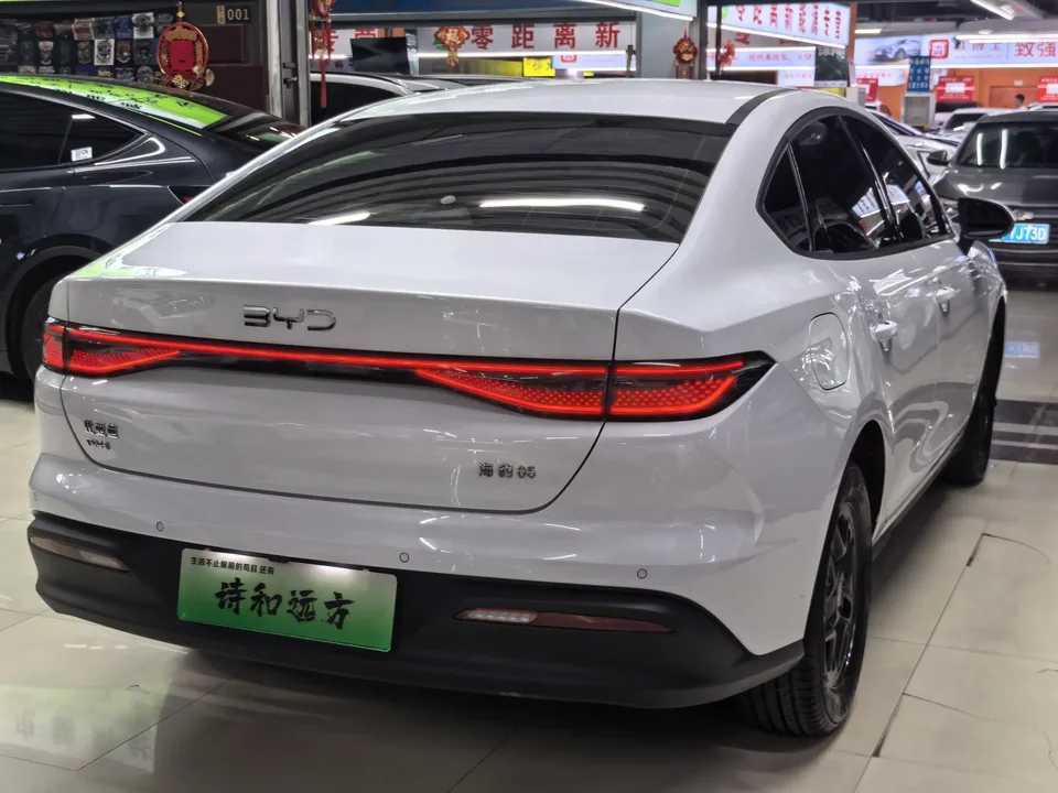 BYD Seal 05DM Seal 05DM 2026 DM-i 128KM Luxury 2026 — thumbnail 2