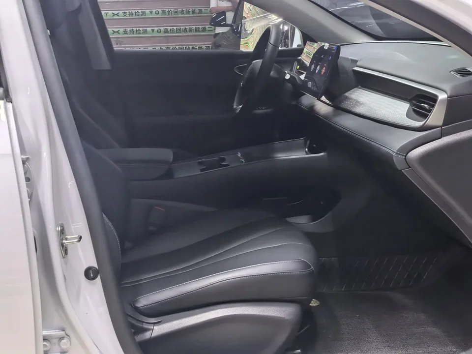 BYD Seal 05DM Seal 05DM 2026 DM-i 128KM Luxury 2026 — thumbnail 3