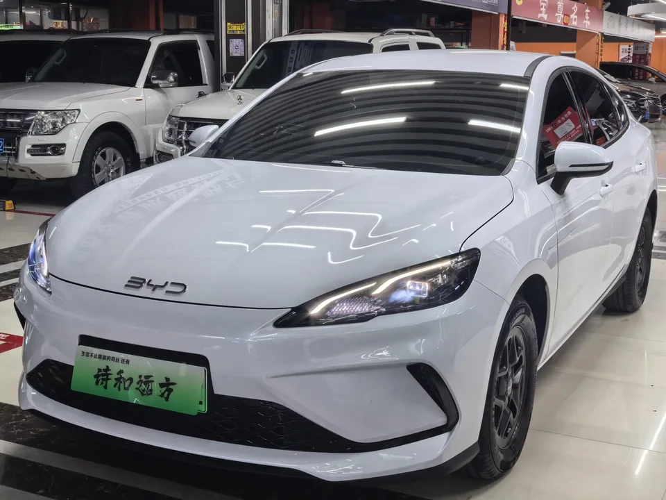 BYD Seal 05DM Seal 05DM 2026 DM-i 128KM Luxury 2026 — photo 1, buy with delivery to Moscow