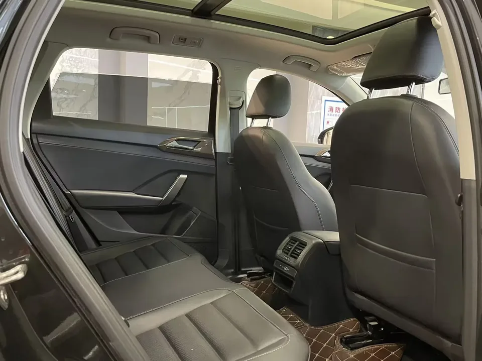 Volkswagen Tharu tuyue 2022 280TSI 2WD Deluxe Edition 2023 — миниатюра 4