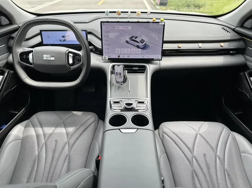 Geely Galaxy L6 Galaxy L6 2025 1.5 EM-i DHT 140KM Exploration+ Edition 2025 — thumbnail 3