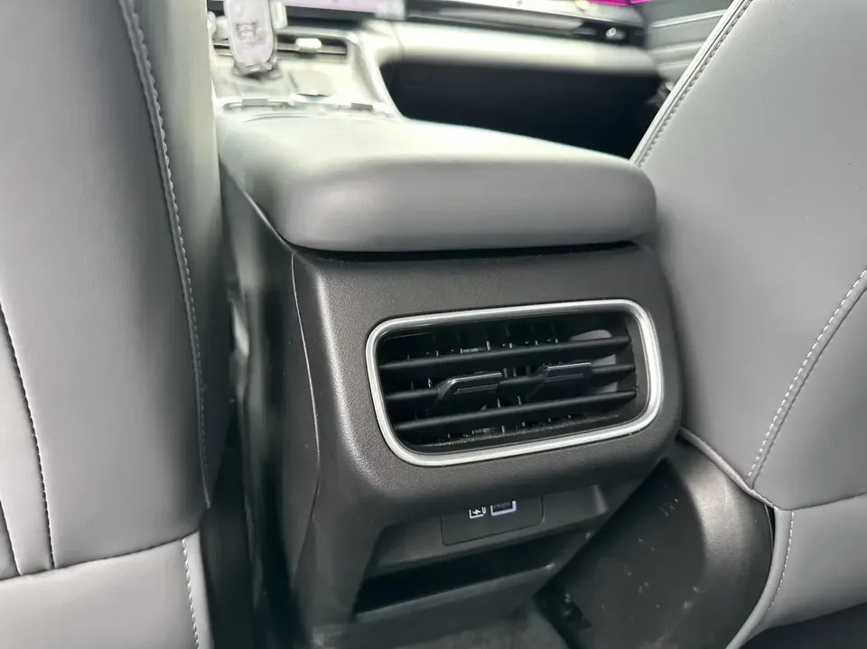 Geely Galaxy L6 Galaxy L6 2025 1.5 EM-i DHT 140KM Exploration+ Edition 2025 — thumbnail 4