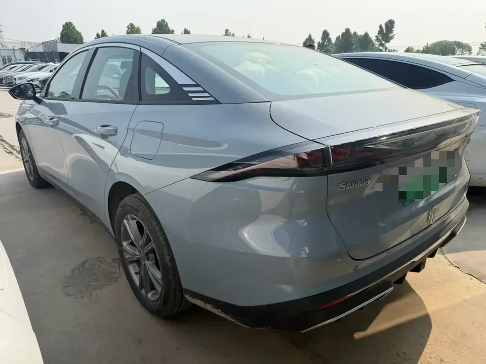 Geely Galaxy L6 Galaxy L6 2025 1.5 EM-i DHT 140KM Starship Edition 2026 — thumbnail 4