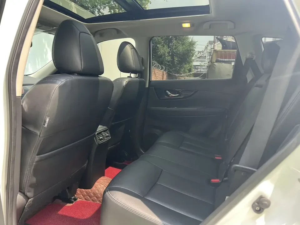 Nissan X-Trail Qijun 2023 Classic Edition 2.0L 2WD Smart Link Premium Edition 2023 — thumbnail 3