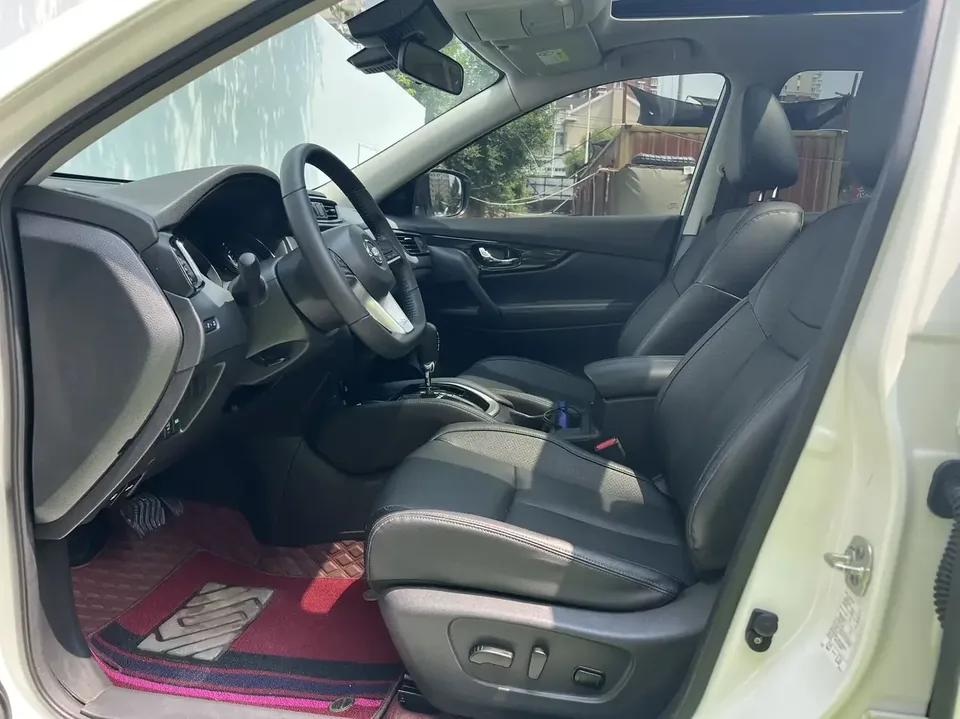 Nissan X-Trail Qijun 2023 Classic Edition 2.0L 2WD Smart Link Premium Edition 2023 — thumbnail 5