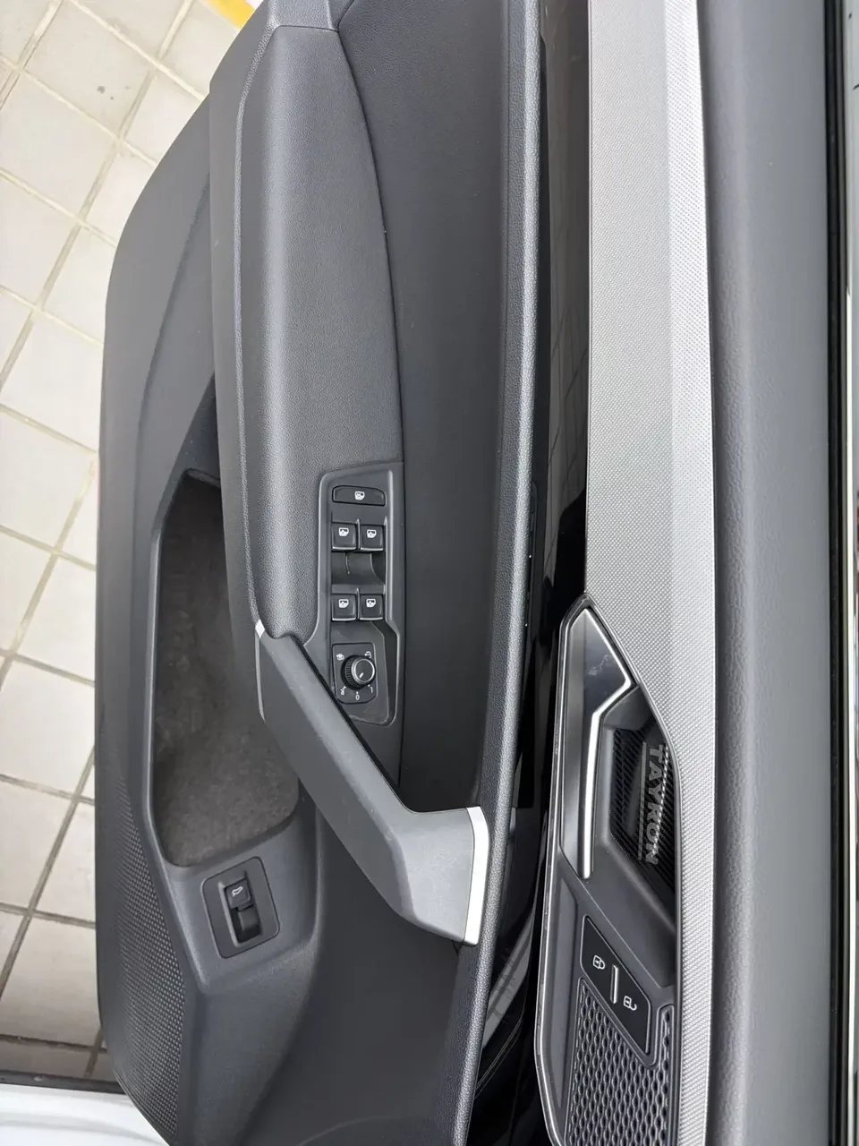 Volkswagen Tayron Tanyue 2022 280TSI 2WD Luxury Smart Edition 2022 — миниатюра 4