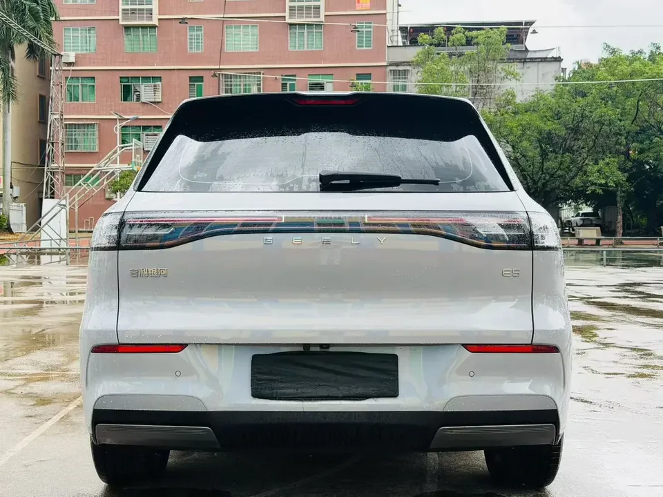 Geely Galaxy E5 Galaxy E5 2024 440km Explorer Edition 2024 — thumbnail 2