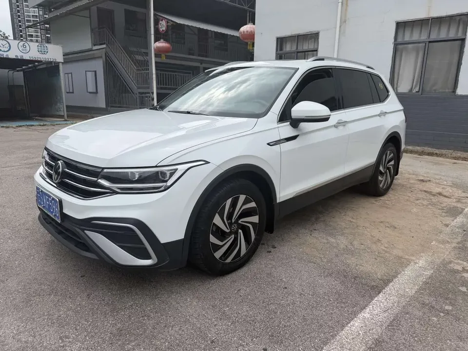 Volkswagen Tiguan L Tiguan L 2023 280TSI Limited Edition 2023 — фото 1, купить с доставкой в Москву