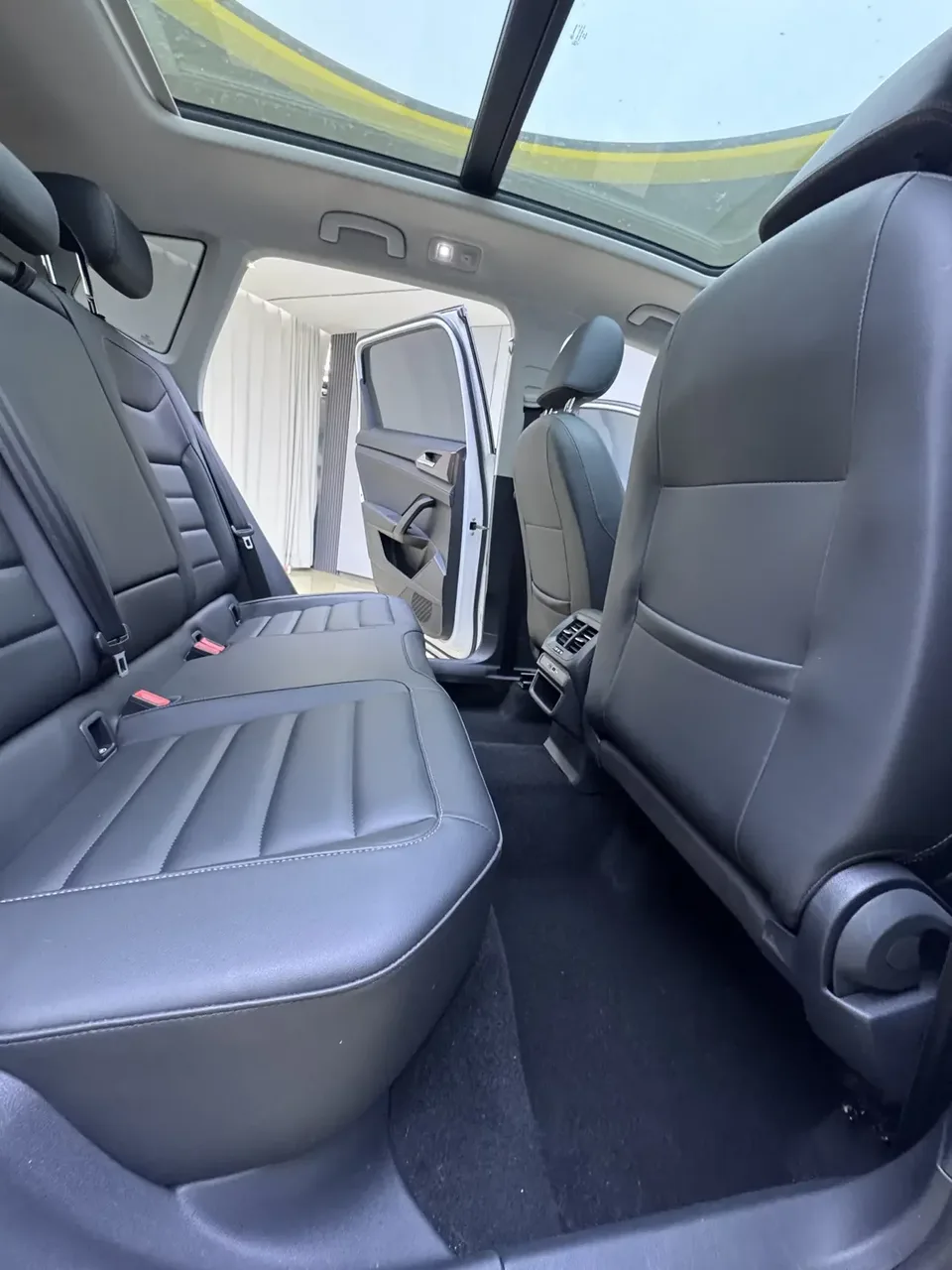 Volkswagen Tharu tuyue 2022 280TSI 2WD Deluxe Edition 2022 — thumbnail 3