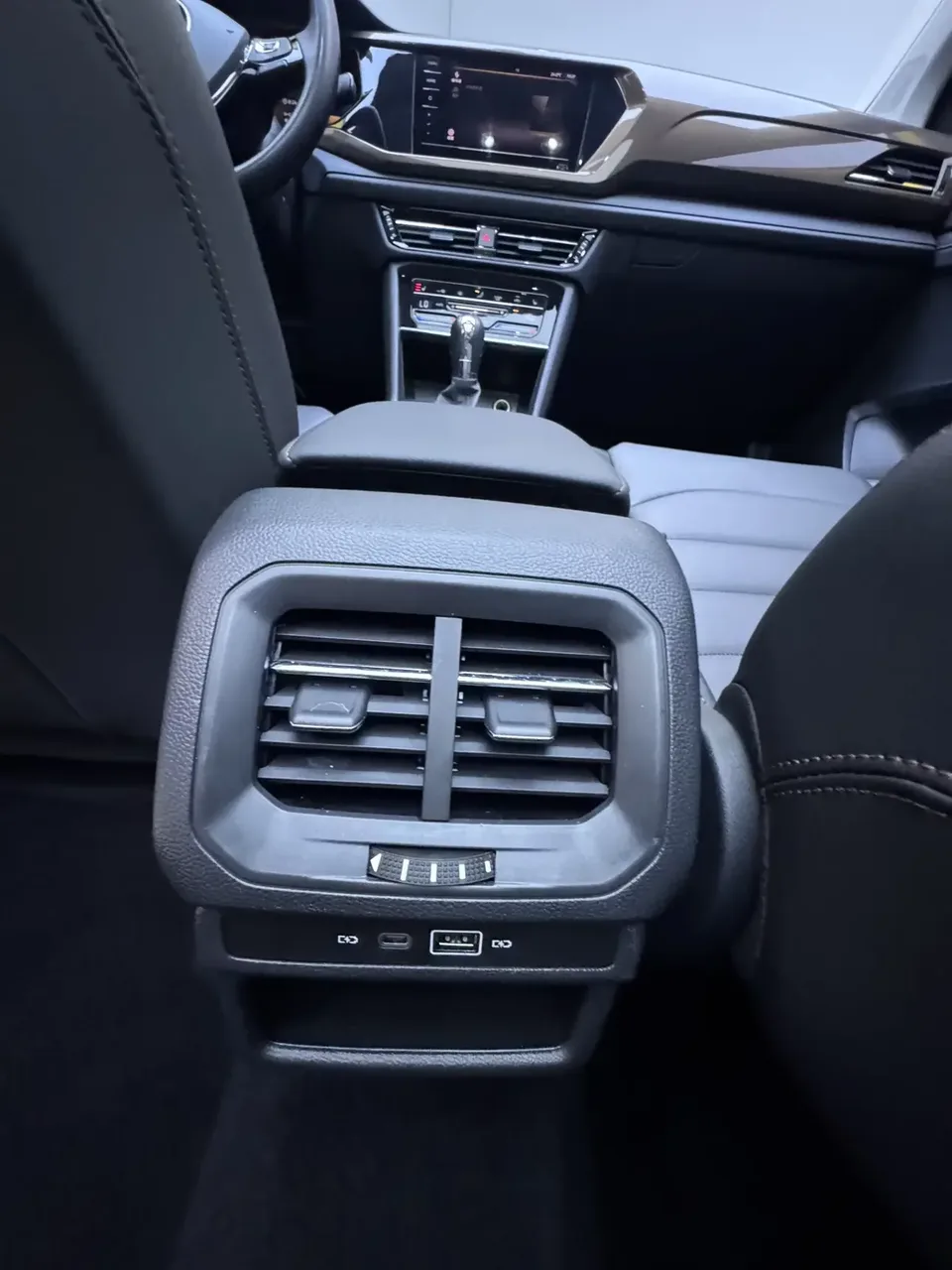 Volkswagen Tharu tuyue 2022 280TSI 2WD Deluxe Edition 2022 — thumbnail 5