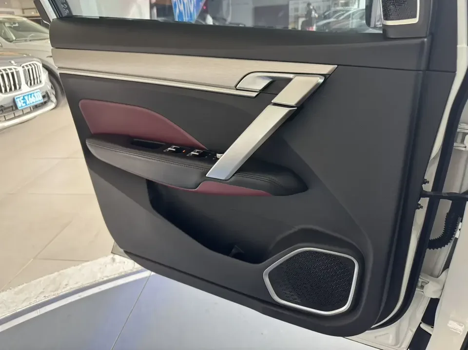 Geely Coolray SX11 Binyue 2021 240T DCT Diamond Edition 2022 — thumbnail 3